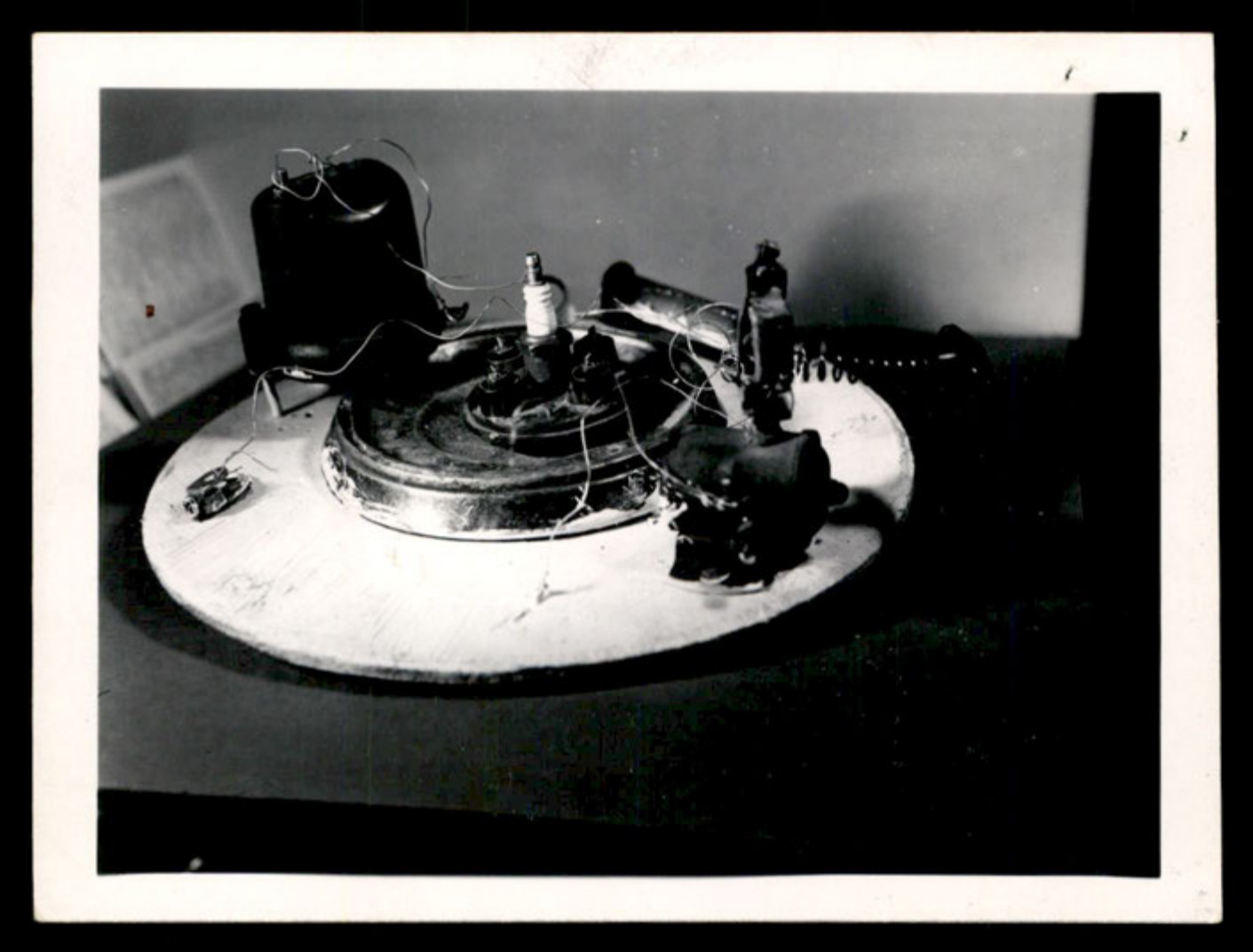 Side view of the disc-shaped object showing various components.